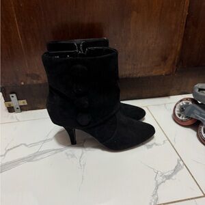 Title: Elegant Black Suede Ankle Boots with Button Detail (Size 8.5)